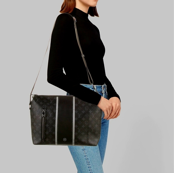 Louis Vuitton Monogram Eclipse Apollo GM Messenger Bag - Picture 15 of 15